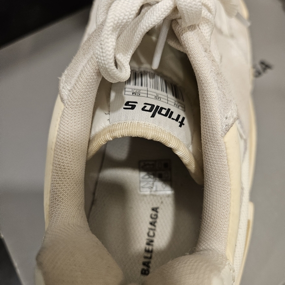 Authentic Balenciaga Triple S - Picture 3 of 7